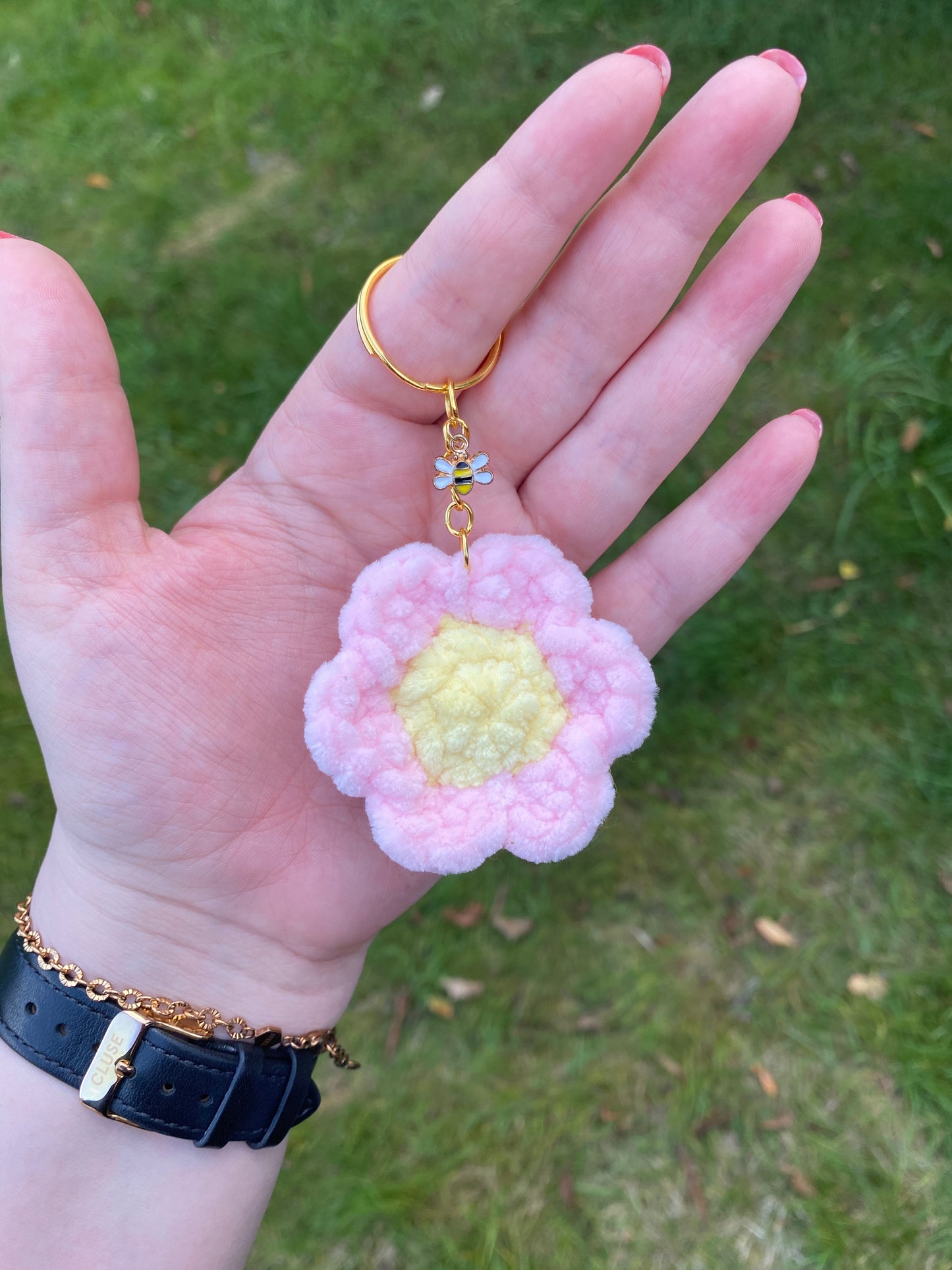Porte-clés fleur avec sa breloque abeille
