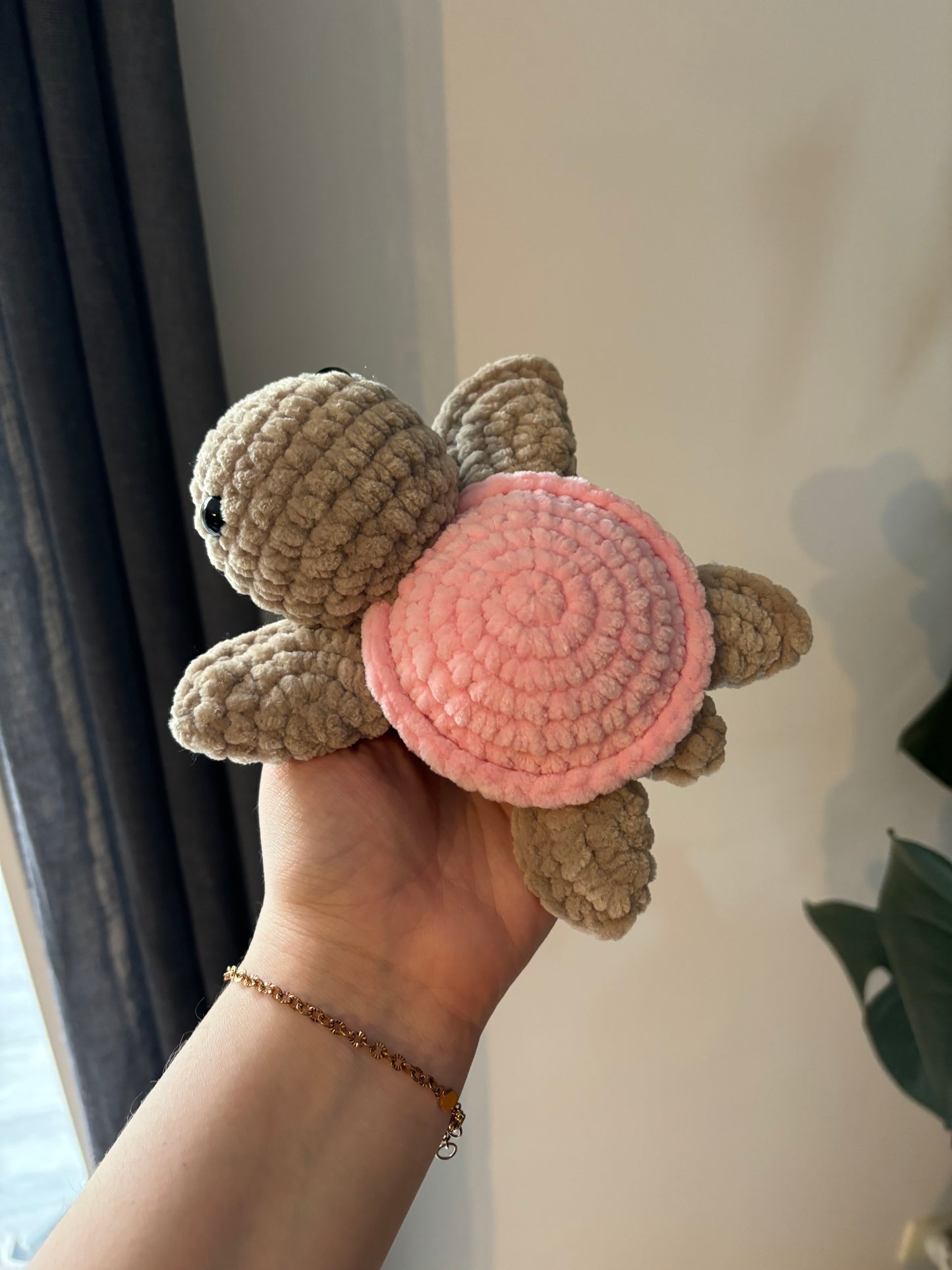 Tortue beige et pêche